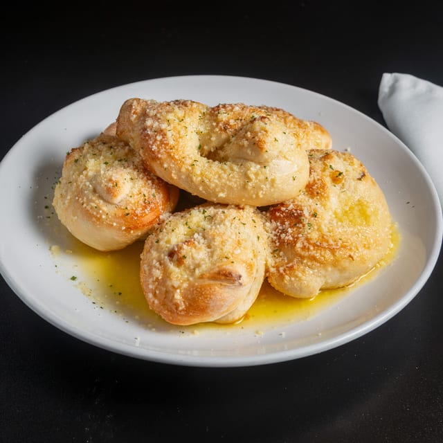 10 Garlic Knots.