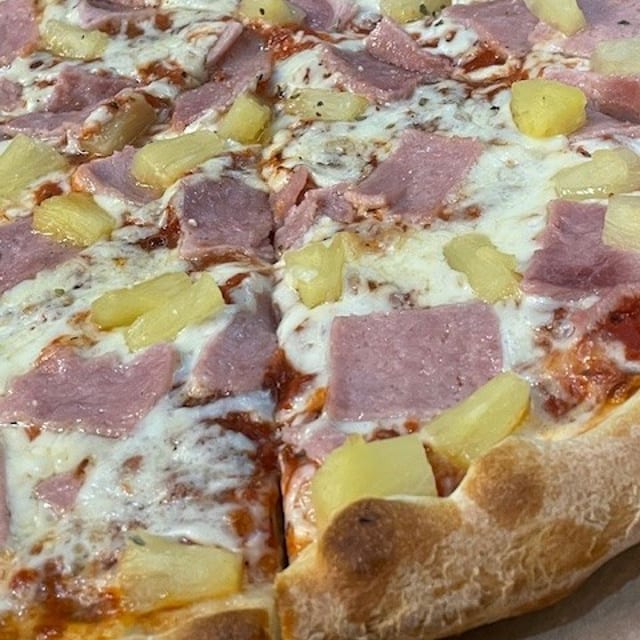 14" Hawaiian Pizza.